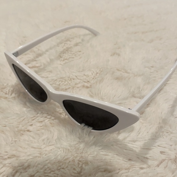 White cat eye sunglasses nwot